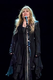 How tall is Stevie Nicks?